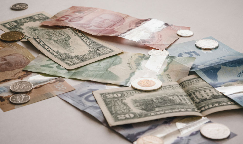 爱莉安娜·格兰德一年赚多少钱？年收入有多少？
